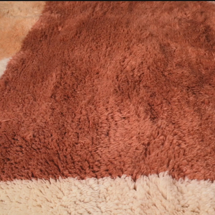 Modern Moroccan Wool Rug – Terracotta, Beige & Golden Accents
