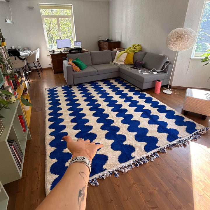 Blue & White Moroccan Wool Rug – Wavy Berber Design