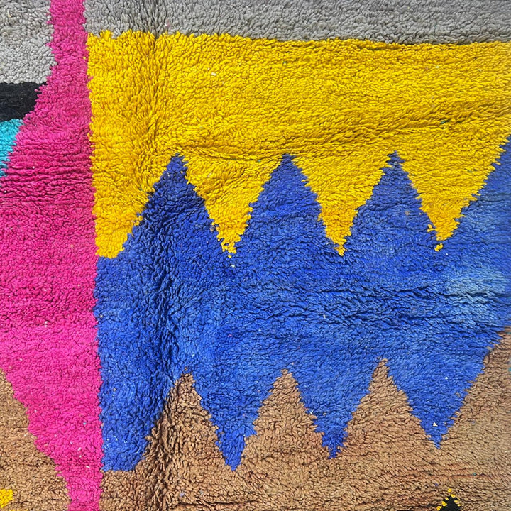 Vintage Moroccan wool rug 252 – handmade Berber carpet with colorful abstract design in blue, yellow and pink tones (259 × 157 cm).