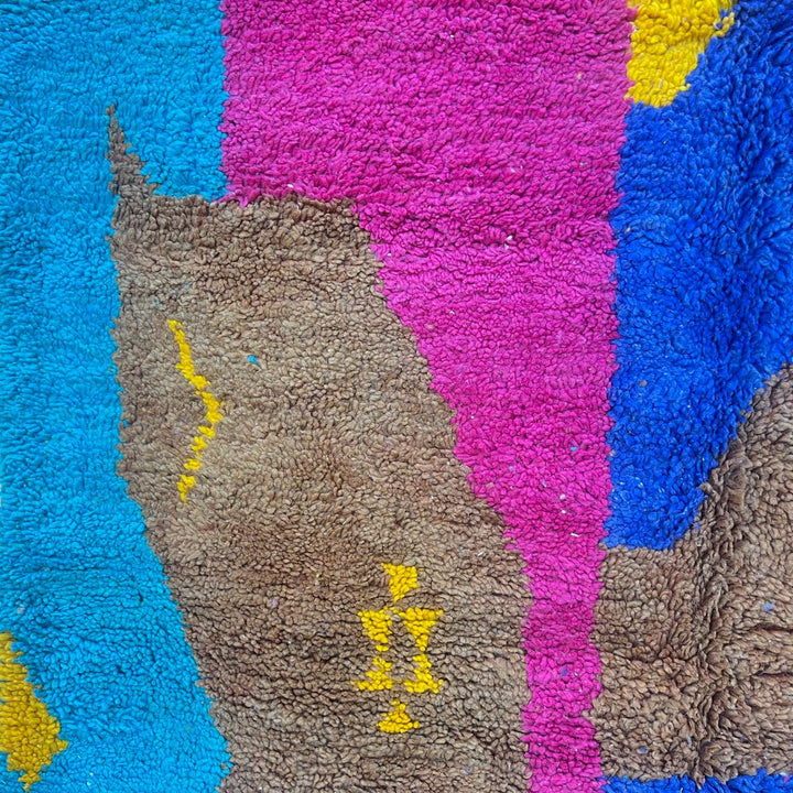 Vintage Moroccan wool rug 252 – handmade Berber carpet with colorful abstract design in blue, yellow and pink tones (259 × 157 cm).