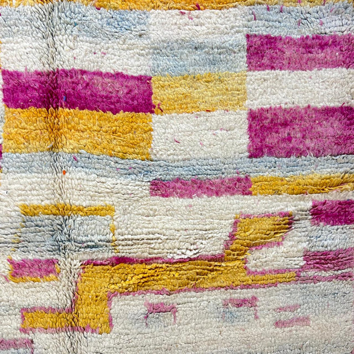 Vintage Moroccan wool rug 207 – handmade minimal abstract design in cream, pink and yellow (263 × 154 cm).