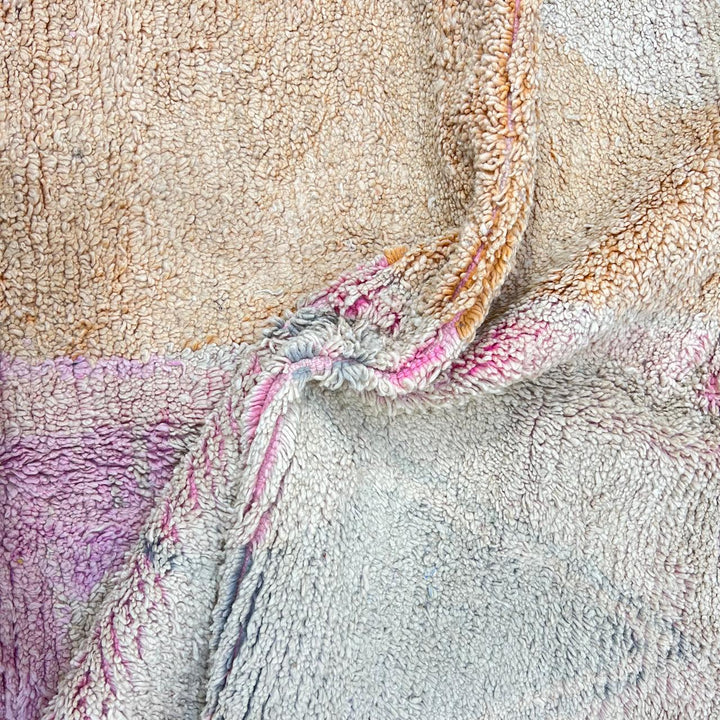 Vintage Moroccan wool rug 339 – handmade pastel beige and pink abstract design (265 × 156 cm).