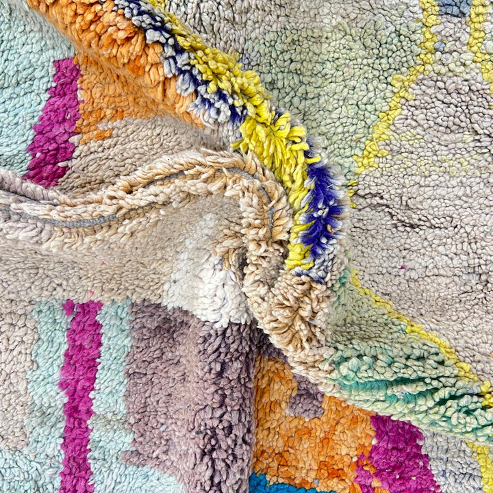 Vintage Moroccan wool rug 906 – handmade colorful Berber carpet with geometric and cross motifs (281 × 190 cm / 9.22 × 6.23 ft).
