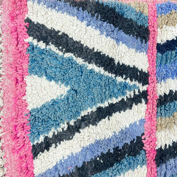 Vintage Moroccan wool runner rug 816 – handmade Berber carpet with colorful diamond geometric pattern in cream, pink, teal, and navy, 378 × 85 cm (12.40 × 2.78 ft).