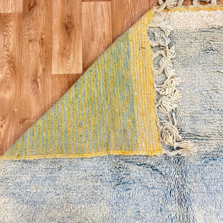 Vintage Moroccan wool rug 207 – handmade minimal abstract design in cream, pink and yellow (263 × 154 cm).