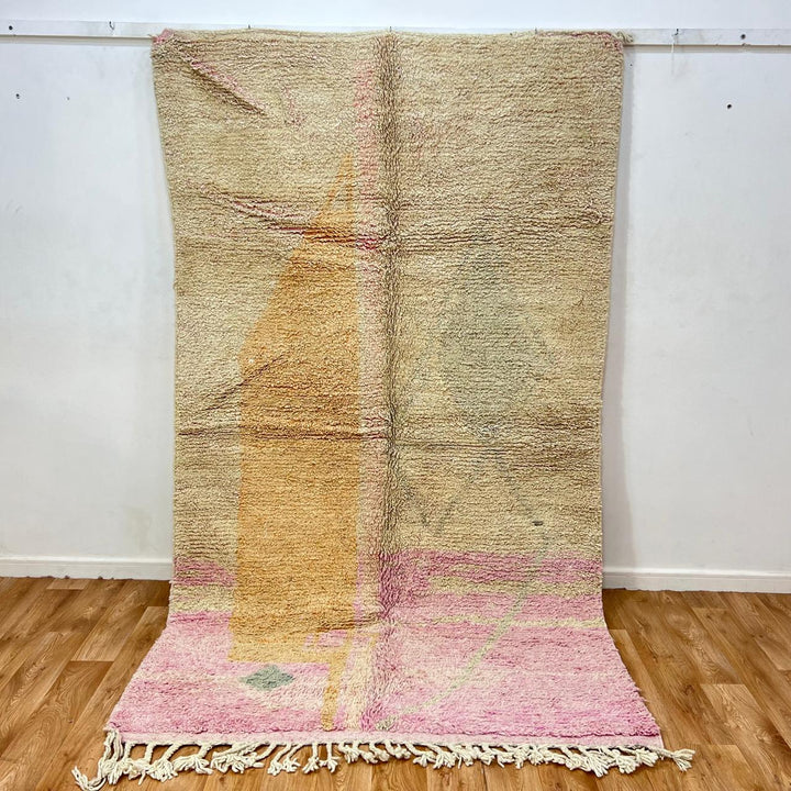 Vintage Moroccan wool rug 339 – handmade pastel beige and pink abstract design (265 × 156 cm).