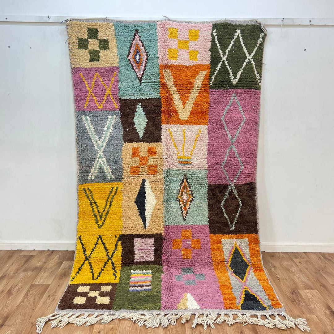 Vintage Moroccan wool rug 250 – handwoven Berber patchwork design in pink, yellow and green tones (254 × 155 cm).
