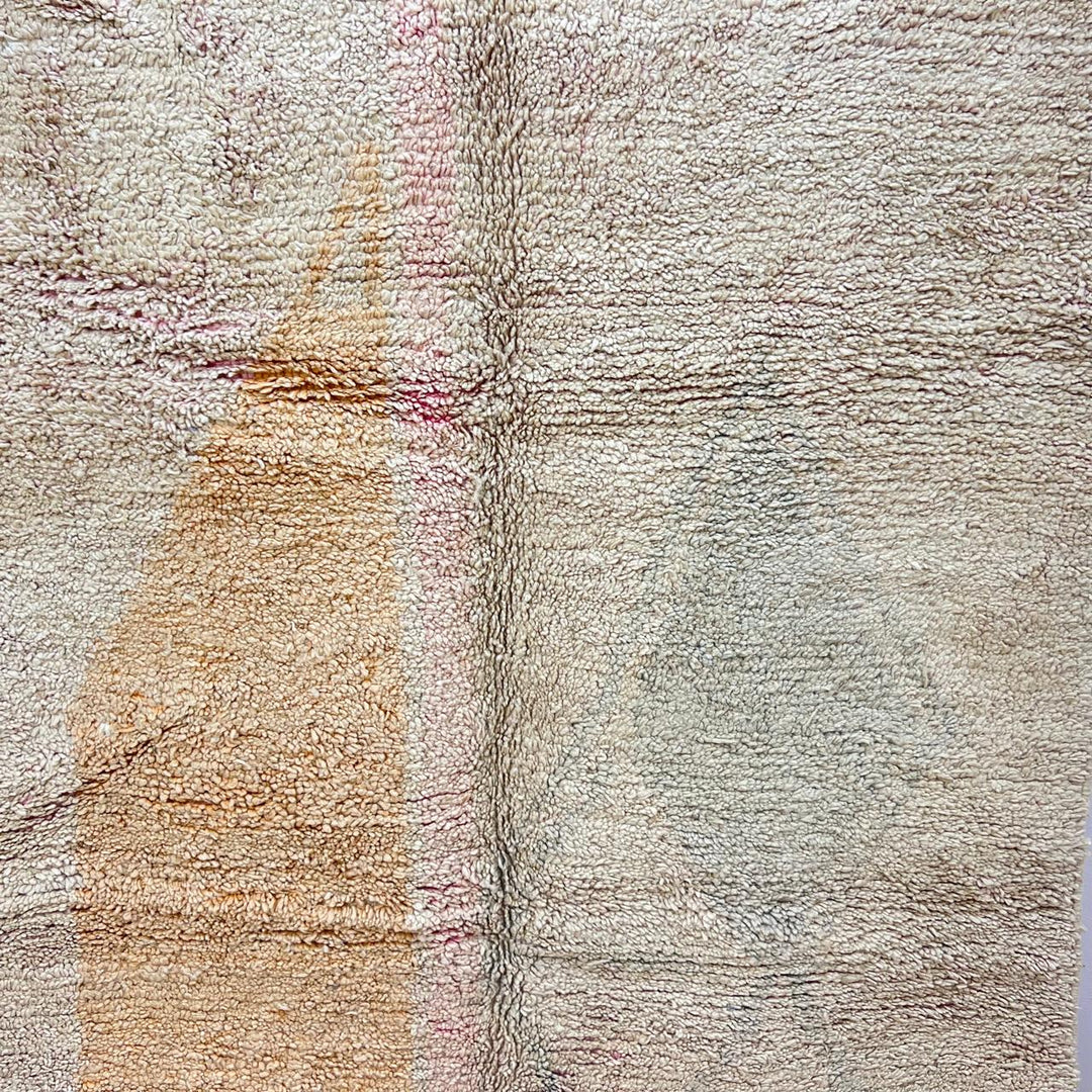 Vintage Moroccan wool rug 339 – handmade pastel beige and pink abstract design (265 × 156 cm).