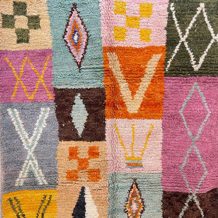 Vintage Moroccan wool rug 250 – handwoven Berber patchwork design in pink, yellow and green tones (254 × 155 cm).