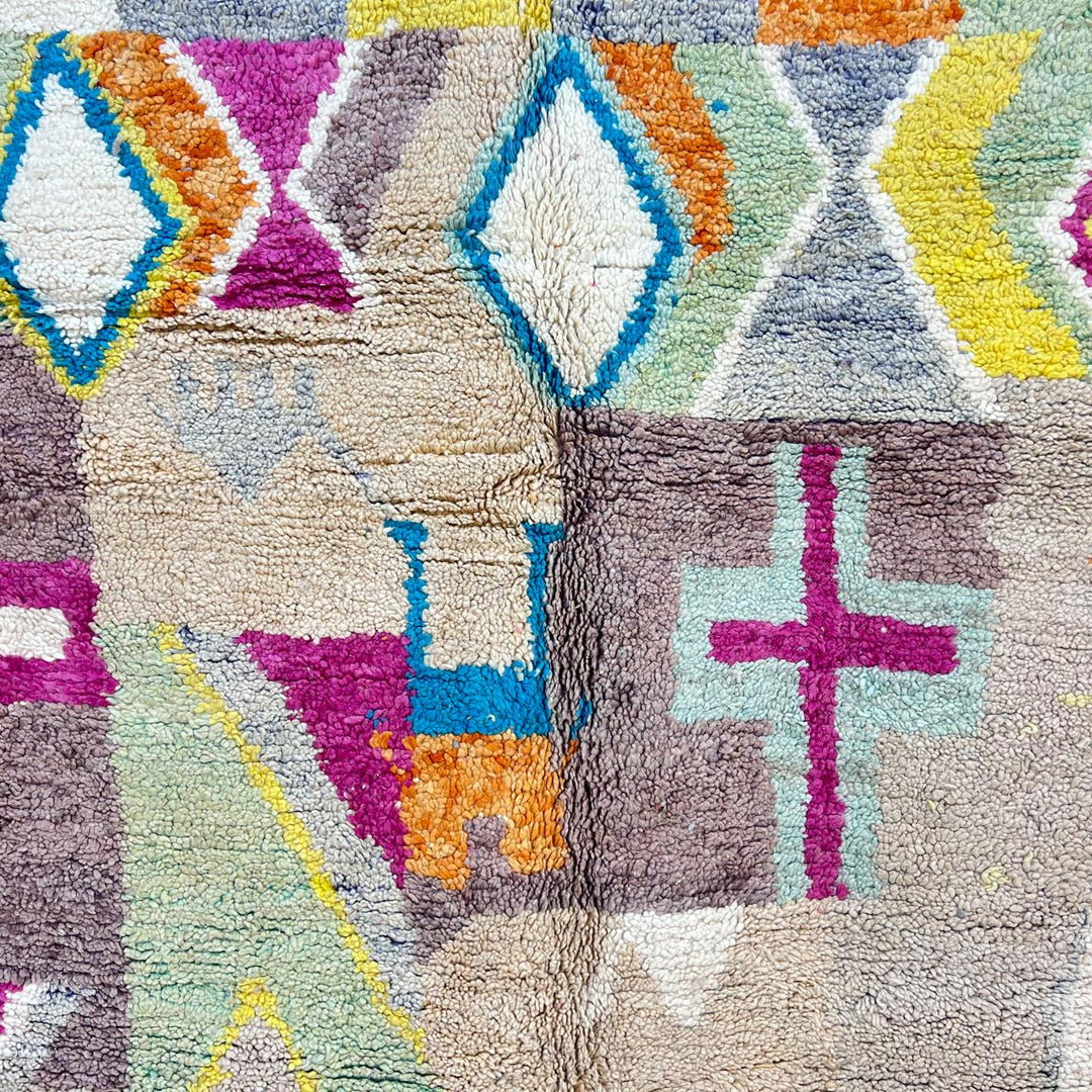 Vintage Moroccan wool rug 906 – handmade colorful Berber carpet with geometric and cross motifs (281 × 190 cm / 9.22 × 6.23 ft).