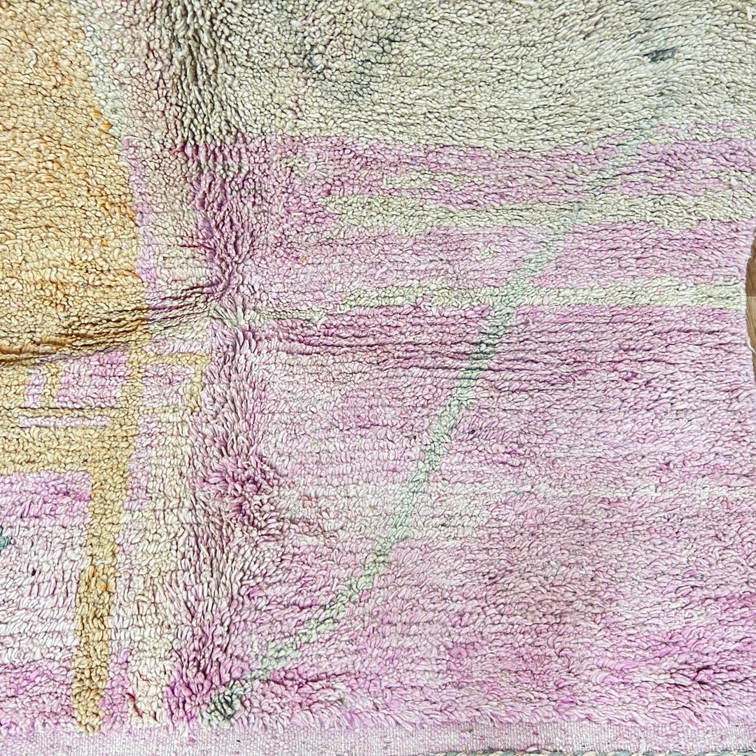Vintage Moroccan wool rug 339 – handmade pastel beige and pink abstract design (265 × 156 cm).