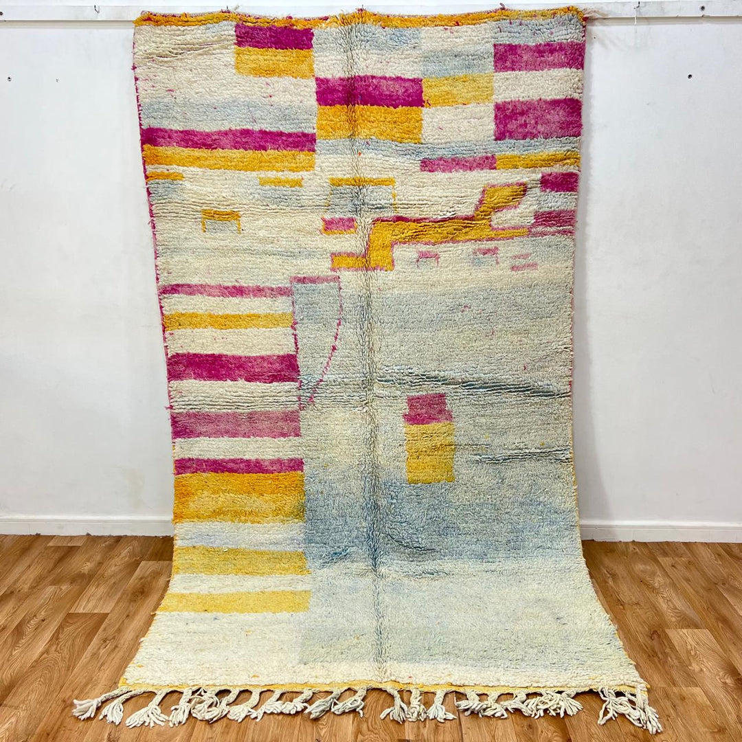 Vintage Moroccan wool rug 207 – handmade minimal abstract design in cream, pink and yellow (263 × 154 cm).