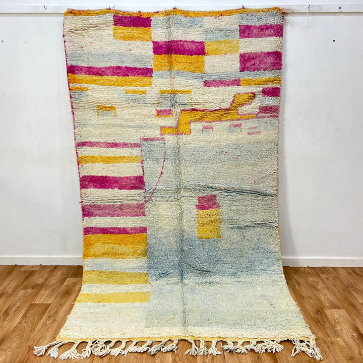 Vintage Moroccan wool rug 207 – handmade minimal abstract design in cream, pink and yellow (263 × 154 cm).