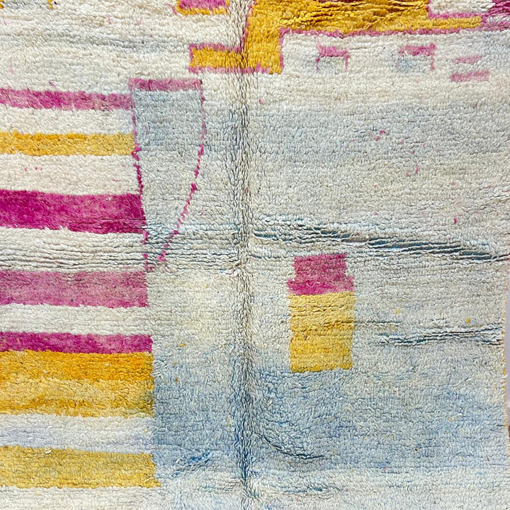 Vintage Moroccan wool rug 207 – handmade minimal abstract design in cream, pink and yellow (263 × 154 cm).