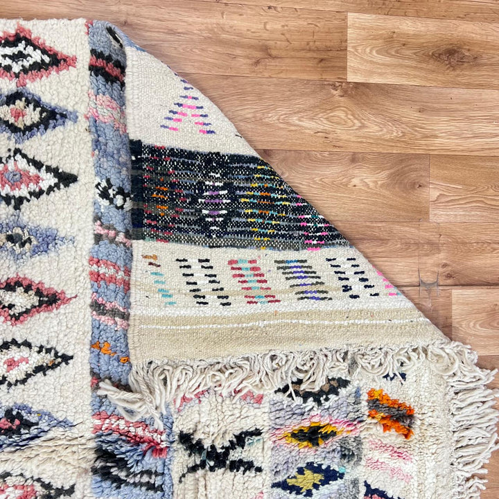 Vintage Moroccan wool rug 259 – handmade tribal diamond pattern in cream, charcoal, and color accents (253 × 160 cm).