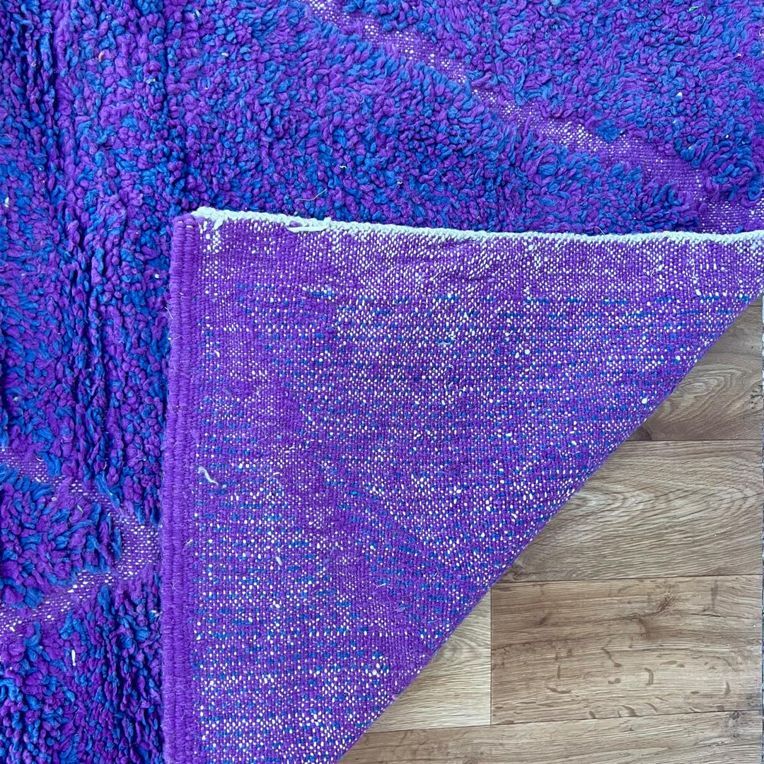 Vintage Moroccan wool rug 837 – handmade deep purple Berber carpet with diamond lattice pattern (313 × 206 cm / 10.27 × 6.75 ft).