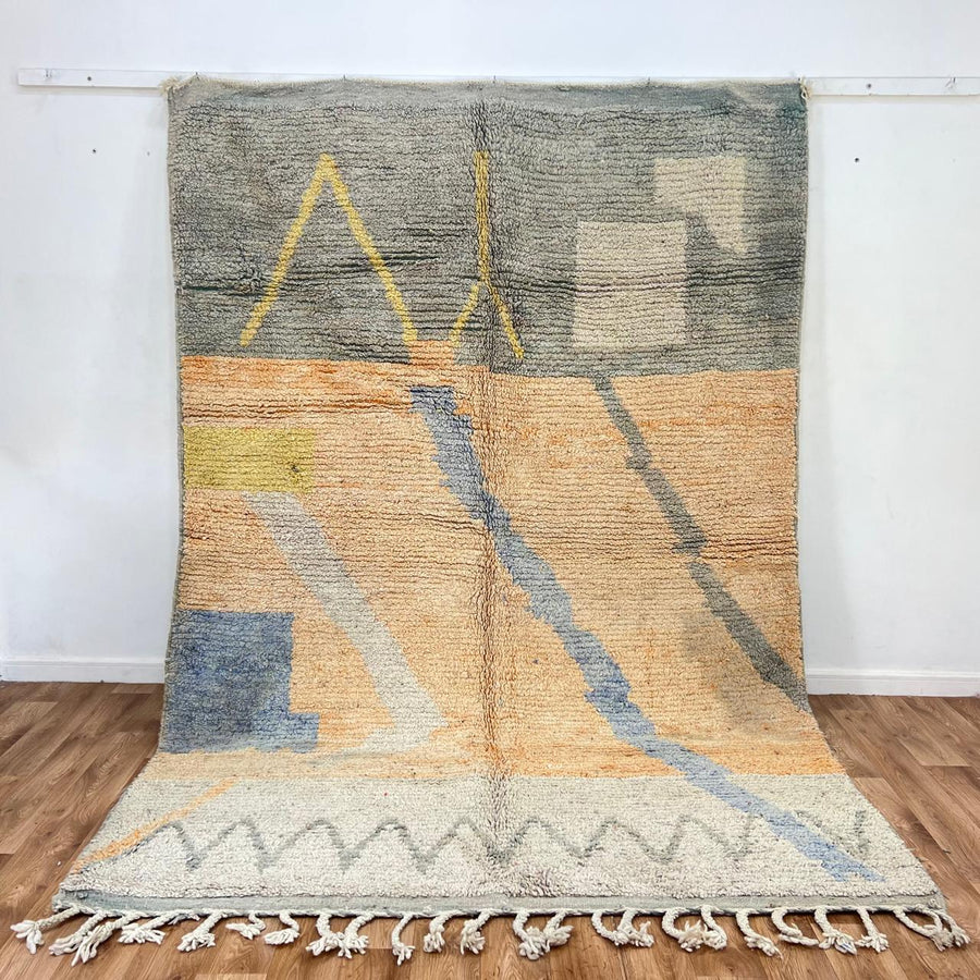 Vintage Moroccan wool rug BM1456 – handmade beige and blue Berber carpet with minimalist abstract design (294 × 201 cm / 9.64 × 6.59 ft).