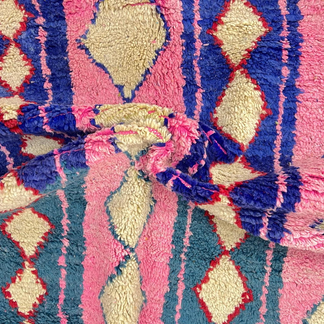 Vintage Moroccan Wool Rug 212 – handmade pink and blue diamond Moroccan wool rug (234 × 145 cm).