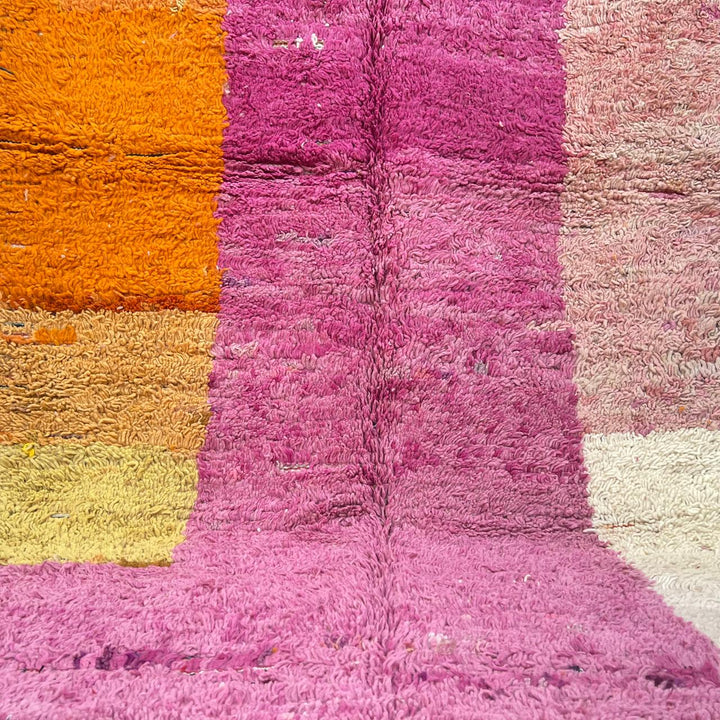 Vintage Moroccan Wool Rug 255 – handmade pink and orange color-block wool Berber rug (268 × 157 cm).