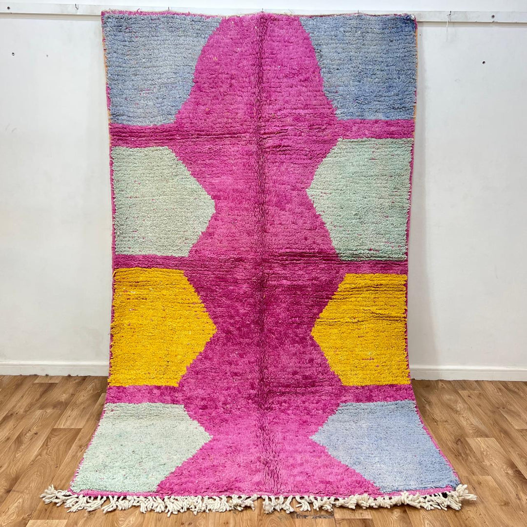 Vintage Moroccan wool rug 141 – handmade geometric pattern in pink, yellow, and blue tones (268 × 161 cm).