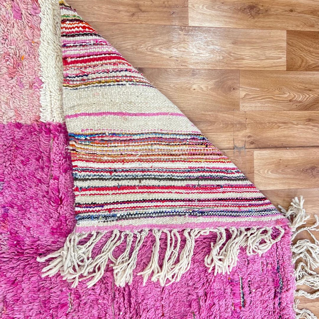 Vintage Moroccan Wool Rug 255 – handmade pink and orange color-block wool Berber rug (268 × 157 cm).