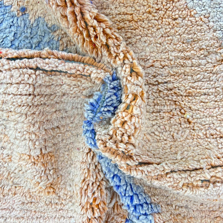 Vintage Moroccan wool rug BM1456 – handmade beige and blue Berber carpet with minimalist abstract design (294 × 201 cm / 9.64 × 6.59 ft).