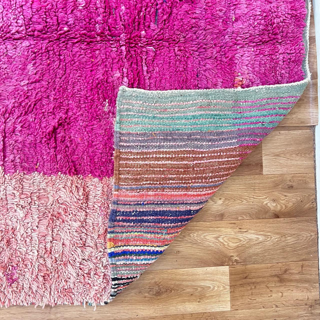 Vintage Moroccan Wool Rug 255 – handmade pink and orange color-block wool Berber rug (268 × 157 cm).