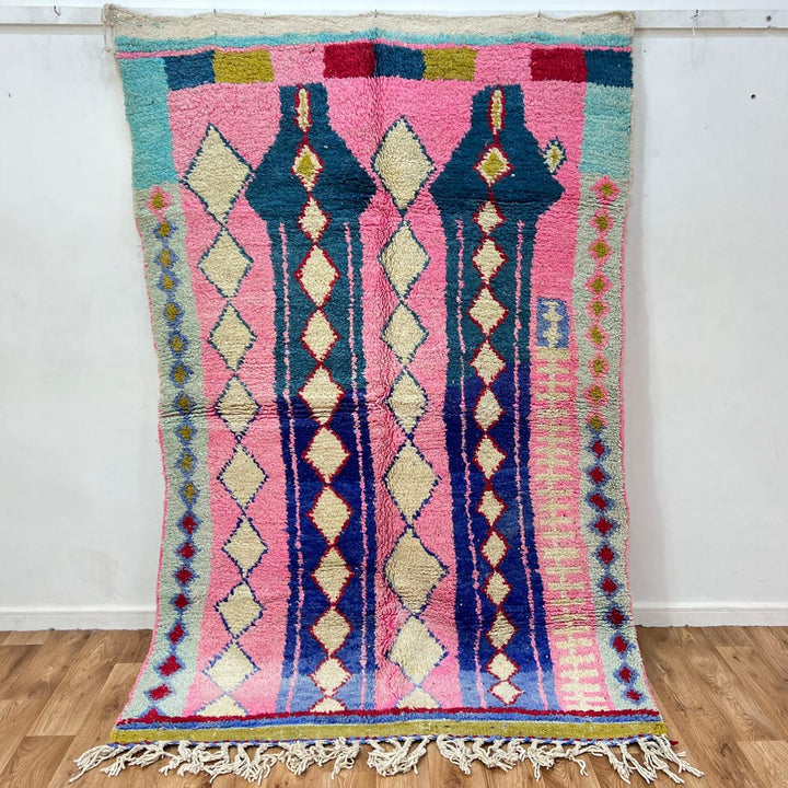 Vintage Moroccan Wool Rug 212 – handmade pink and blue diamond Moroccan wool rug (234 × 145 cm).