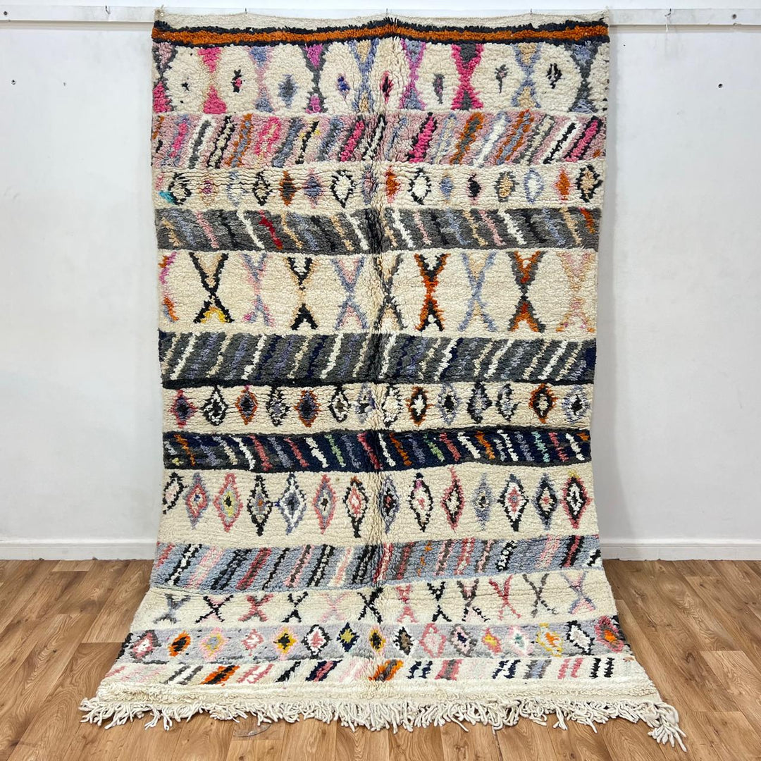 Vintage Moroccan wool rug 259 – handmade tribal diamond pattern in cream, charcoal, and color accents (253 × 160 cm).