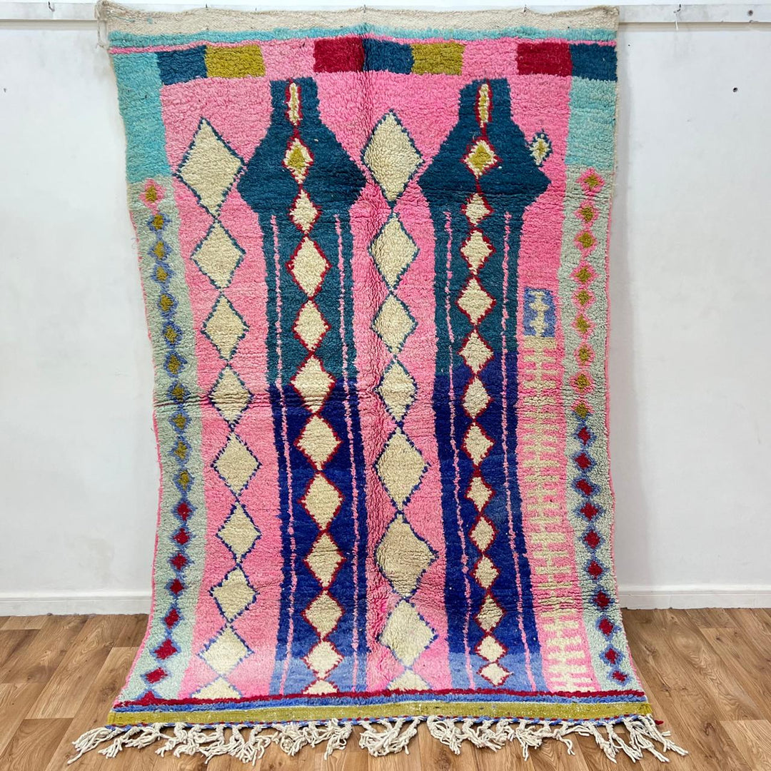 Vintage Moroccan Wool Rug 212 – handmade pink and blue diamond Moroccan wool rug (234 × 145 cm).