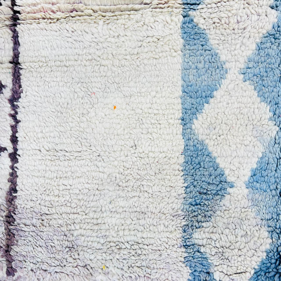 Vintage Moroccan Wool Rug – Minimal Abstract Berber Design 626