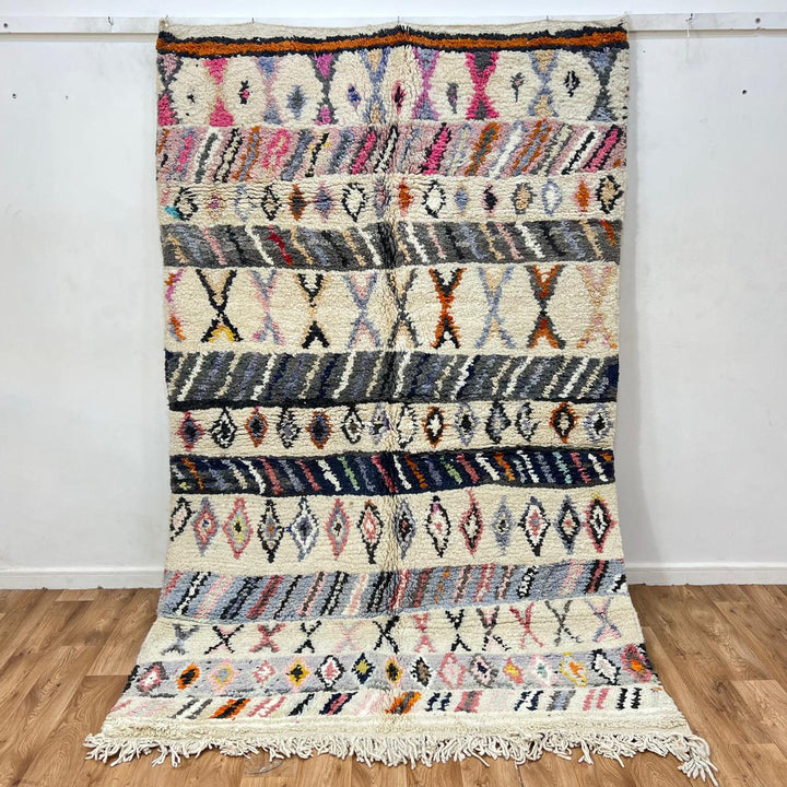 Vintage Moroccan wool rug 259 – handmade tribal diamond pattern in cream, charcoal, and color accents (253 × 160 cm).