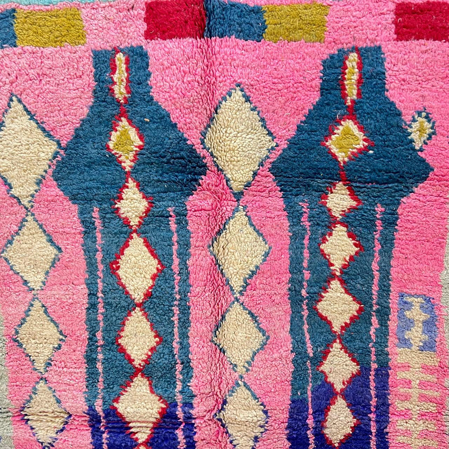 Vintage Moroccan Wool Rug 212 – handmade pink and blue diamond Moroccan wool rug (234 × 145 cm).