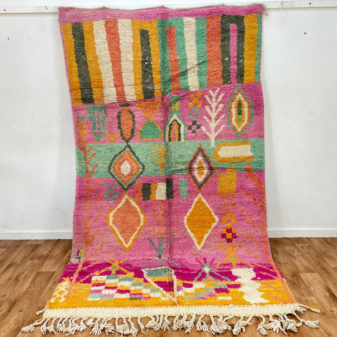 Vintage Moroccan wool rug 799 – colorful pink and green geometric handmade Berber carpet (273 × 167 cm / 8.96 × 5.47 ft).