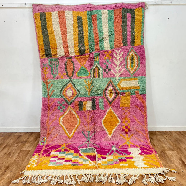 Vintage Moroccan wool rug 799 – colorful pink and green geometric handmade Berber carpet (273 × 167 cm / 8.96 × 5.47 ft).