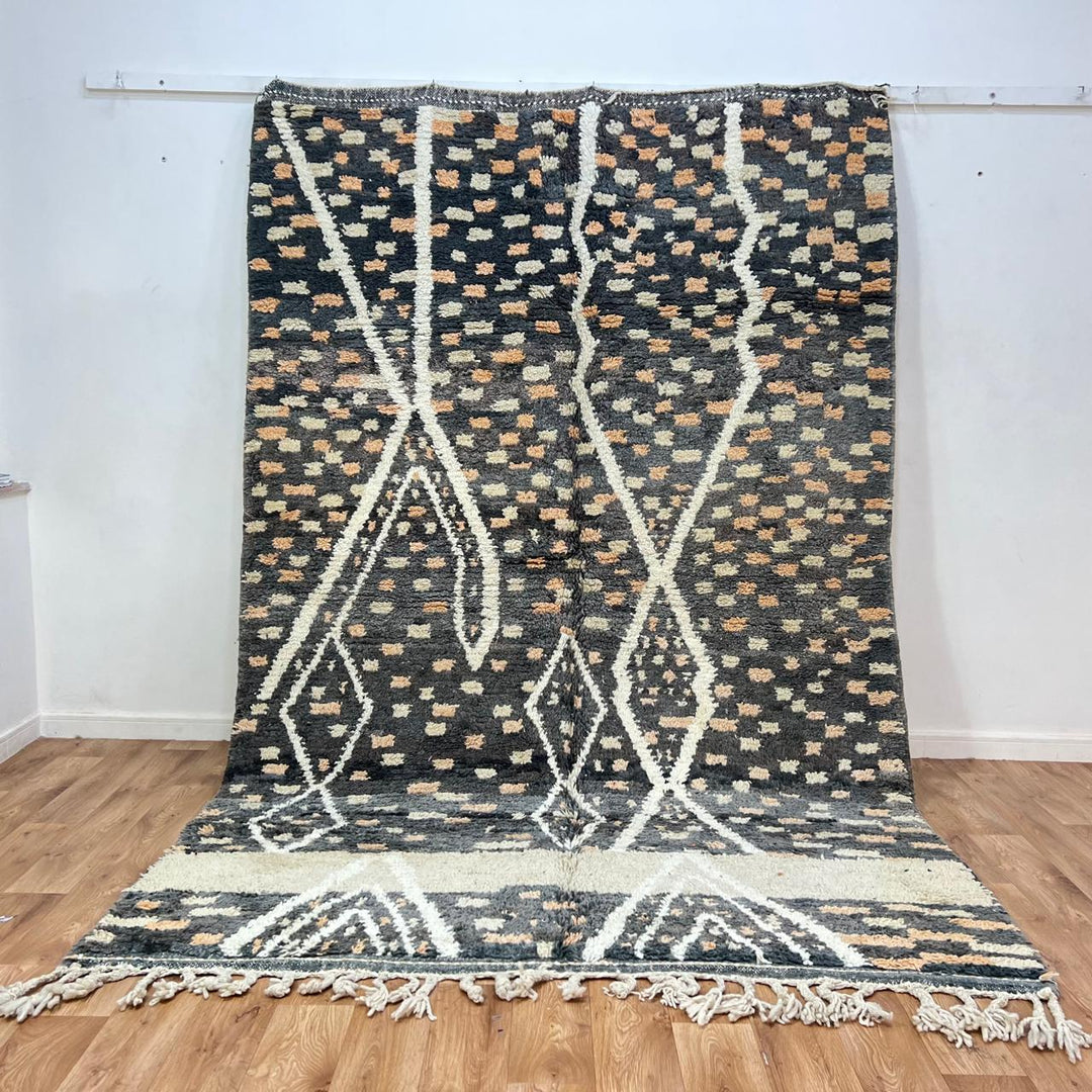 Vintage Moroccan wool rug 834 – handmade Berber carpet with black and beige geometric pattern. 295 × 193 cm (9.68 × 6.33 ft).