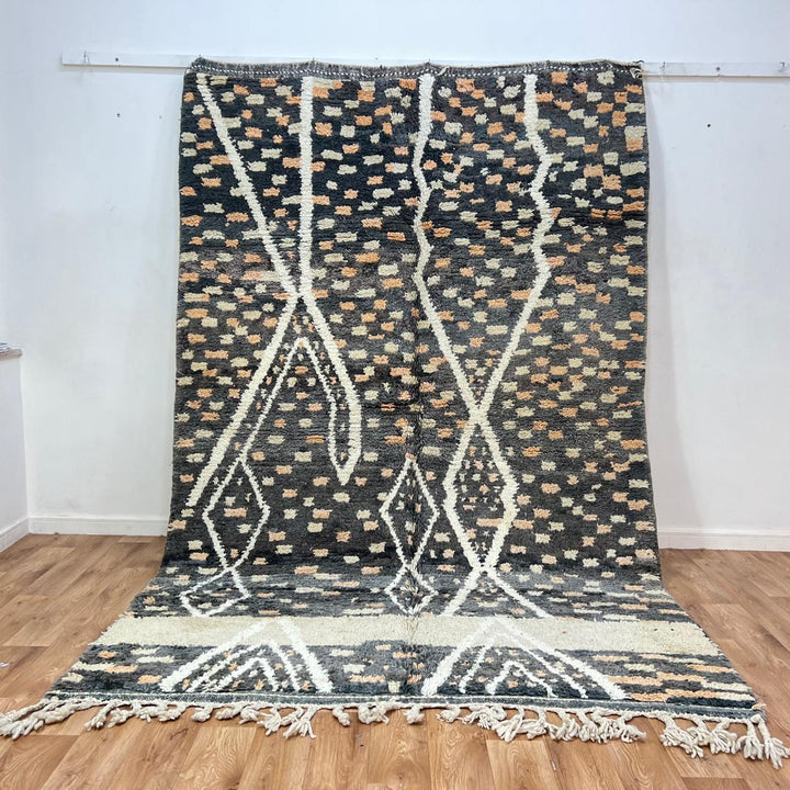 Vintage Moroccan wool rug 834 – handmade Berber carpet with black and beige geometric pattern. 295 × 193 cm (9.68 × 6.33 ft).