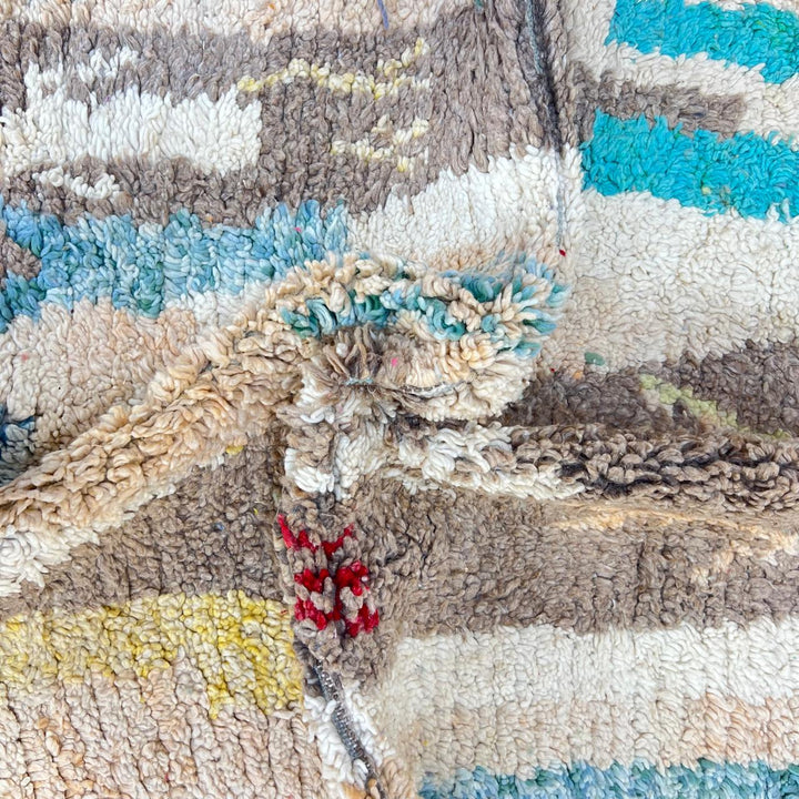 Vintage Moroccan wool rug 915 – handmade beige and turquoise Berber carpet with geometric tribal motifs (271 × 196 cm / 8.89 × 6.43 ft).
