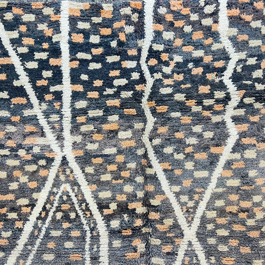 Vintage Moroccan wool rug 834 – handmade Berber carpet with black and beige geometric pattern. 295 × 193 cm (9.68 × 6.33 ft).