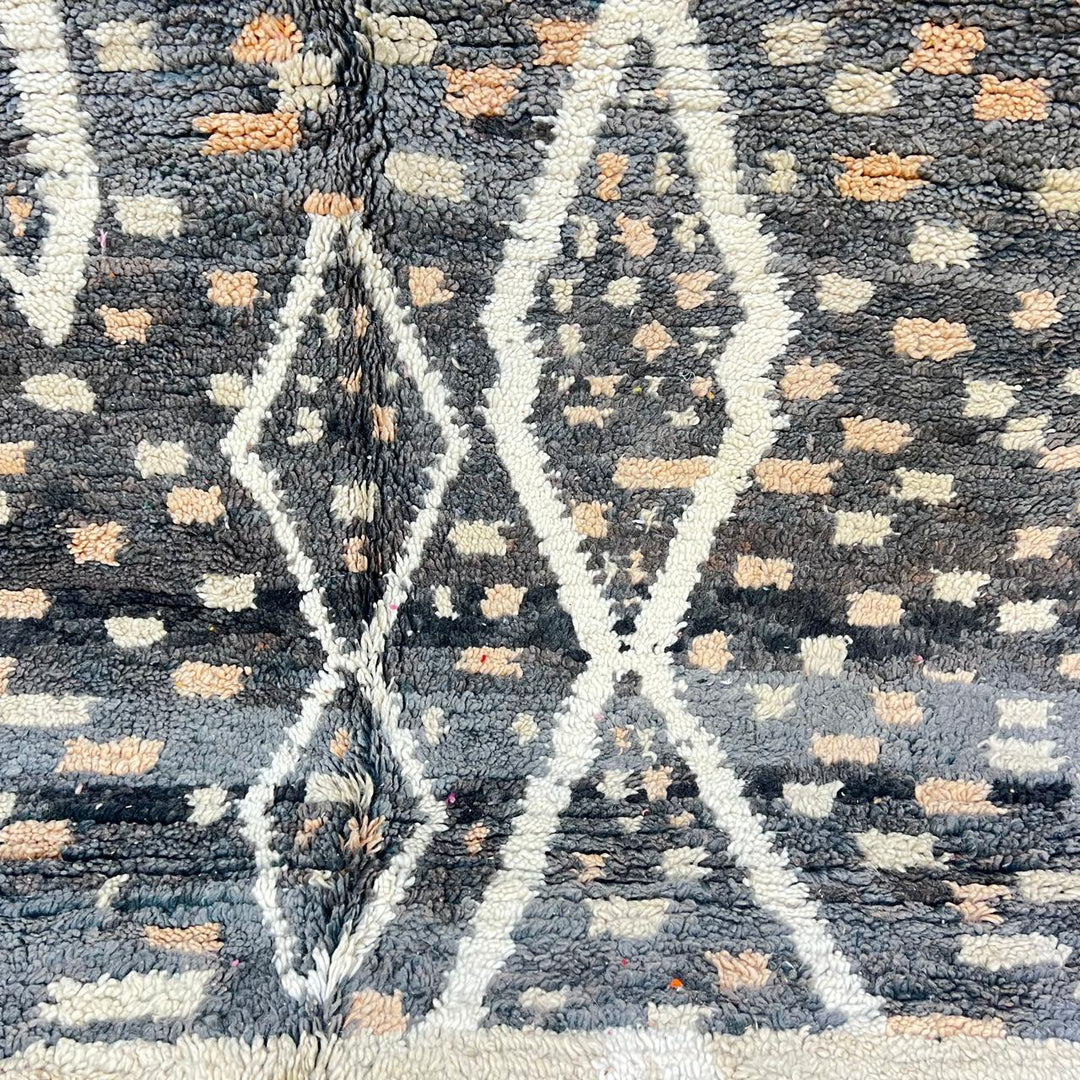 Vintage Moroccan wool rug 834 – handmade Berber carpet with black and beige geometric pattern. 295 × 193 cm (9.68 × 6.33 ft).