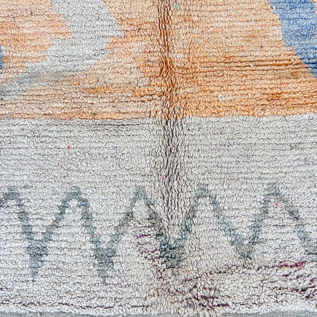 Vintage Moroccan wool rug BM1456 – handmade beige and blue Berber carpet with minimalist abstract design (294 × 201 cm / 9.64 × 6.59 ft).