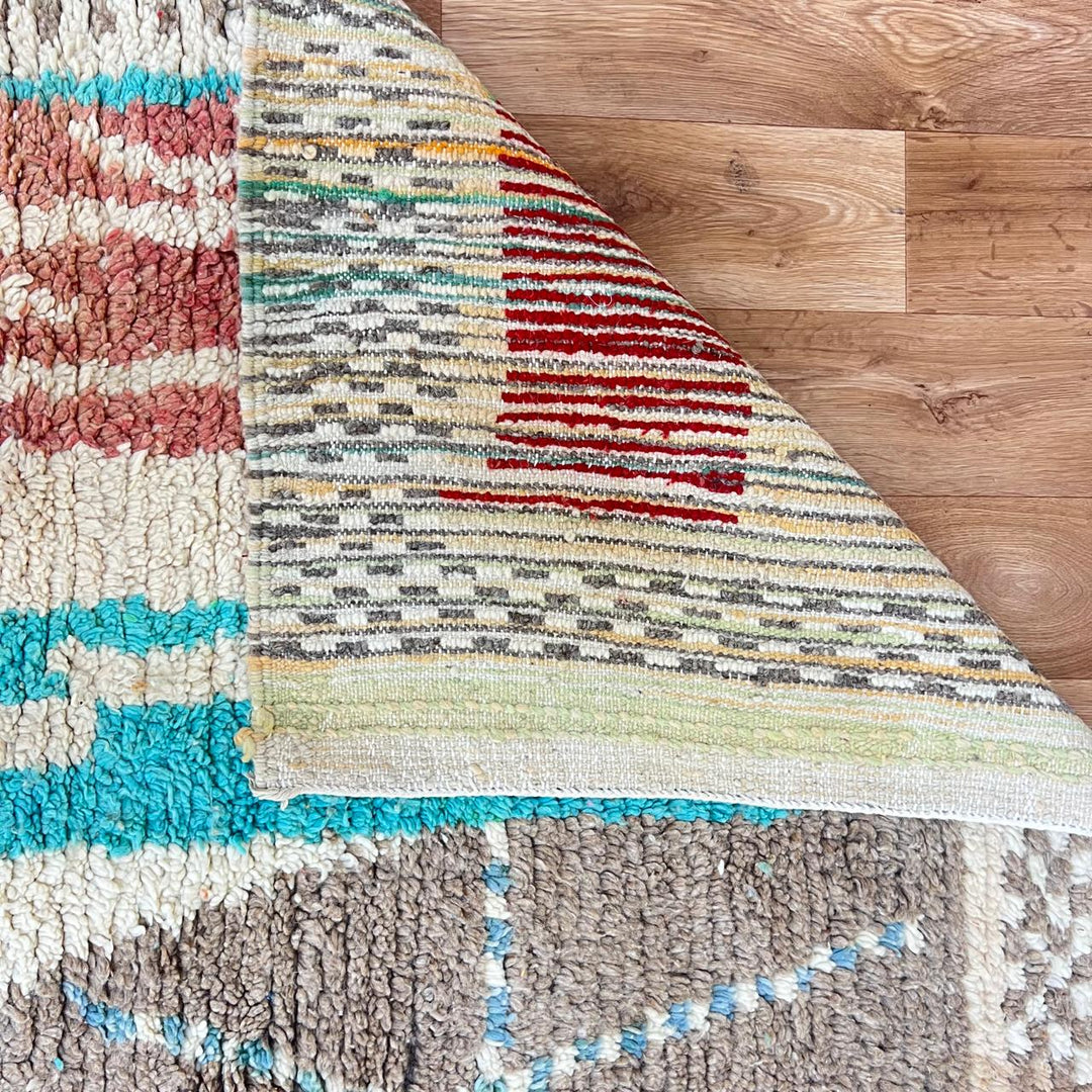 Vintage Moroccan wool rug 915 – handmade beige and turquoise Berber carpet with geometric tribal motifs (271 × 196 cm / 8.89 × 6.43 ft).