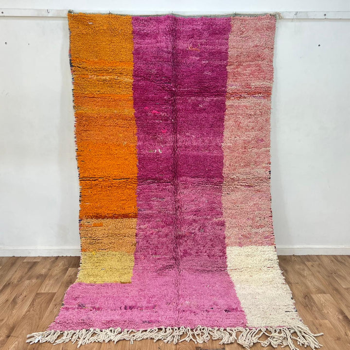 Vintage Moroccan Wool Rug 255 – handmade pink and orange color-block wool Berber rug (268 × 157 cm).