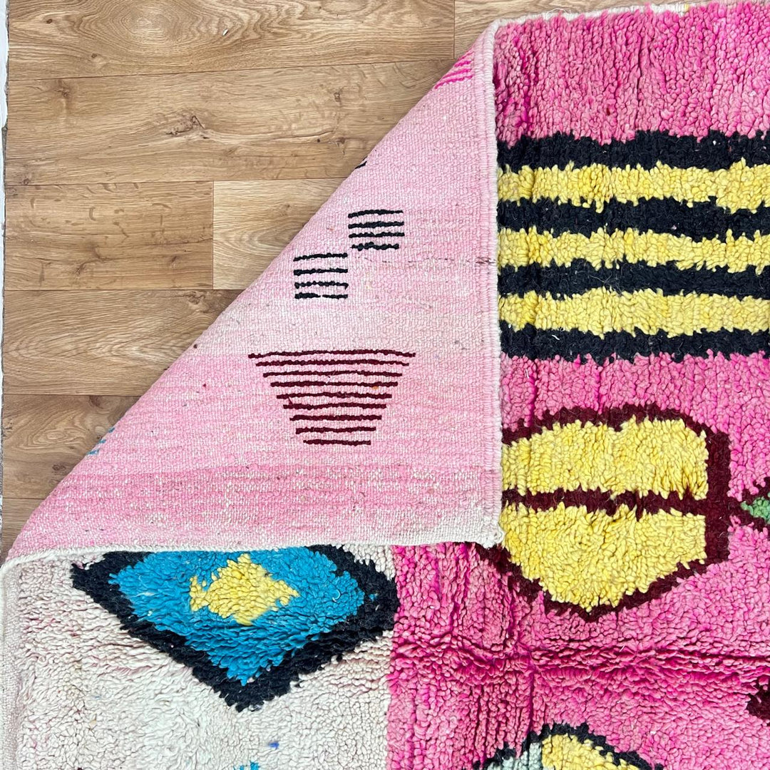 Vintage Moroccan wool rug 262 – handmade pink rug with colorful diamond abstract design (268 × 158 cm).