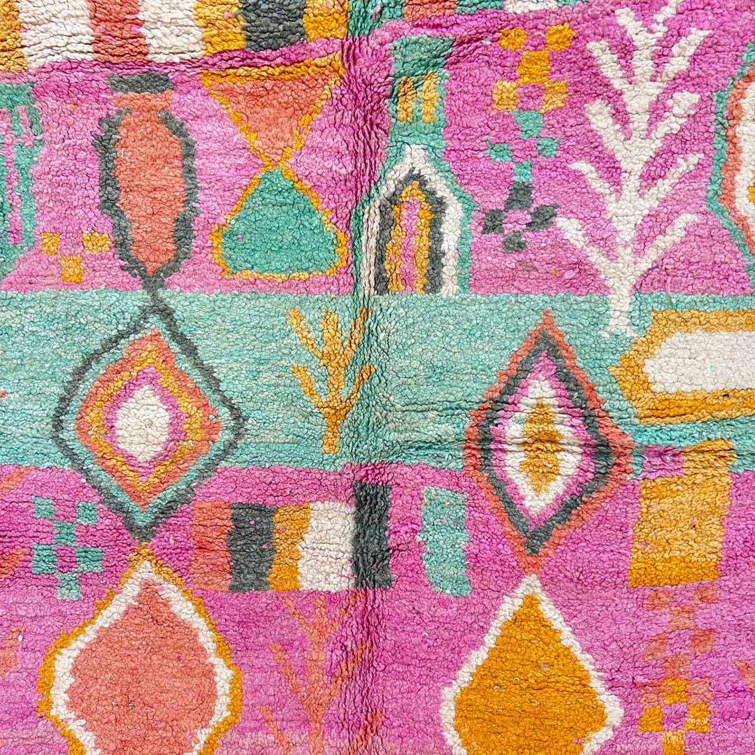 Vintage Moroccan wool rug 799 – colorful pink and green geometric handmade Berber carpet (273 × 167 cm / 8.96 × 5.47 ft).