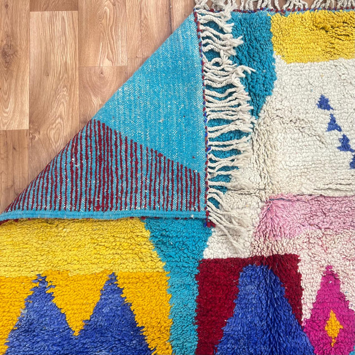 Vintage Moroccan wool rug 252 – handmade Berber carpet with colorful abstract design in blue, yellow and pink tones (259 × 157 cm).