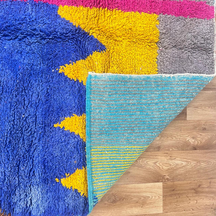 Vintage Moroccan wool rug 252 – handmade Berber carpet with colorful abstract design in blue, yellow and pink tones (259 × 157 cm).
