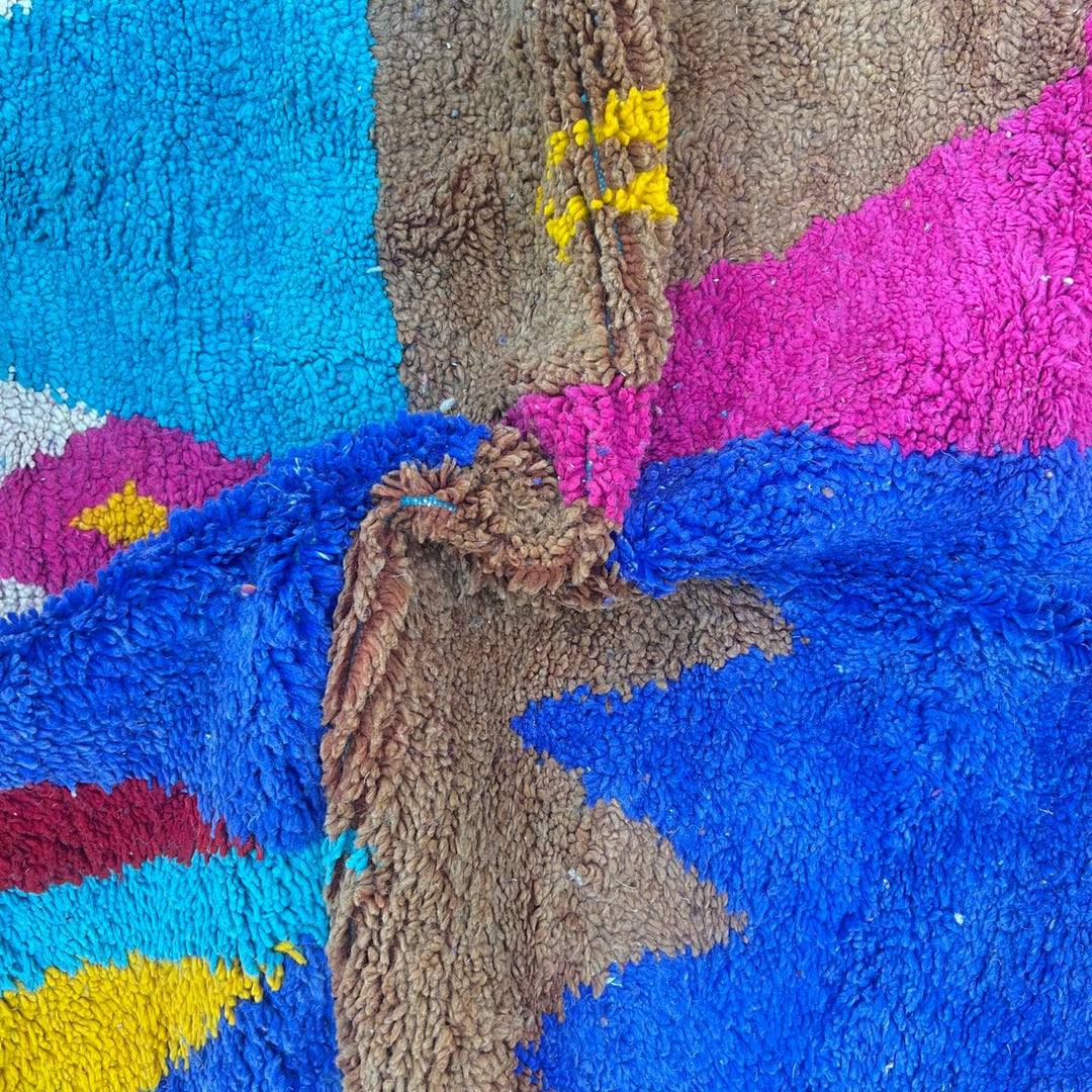 Vintage Moroccan wool rug 252 – handmade Berber carpet with colorful abstract design in blue, yellow and pink tones (259 × 157 cm).