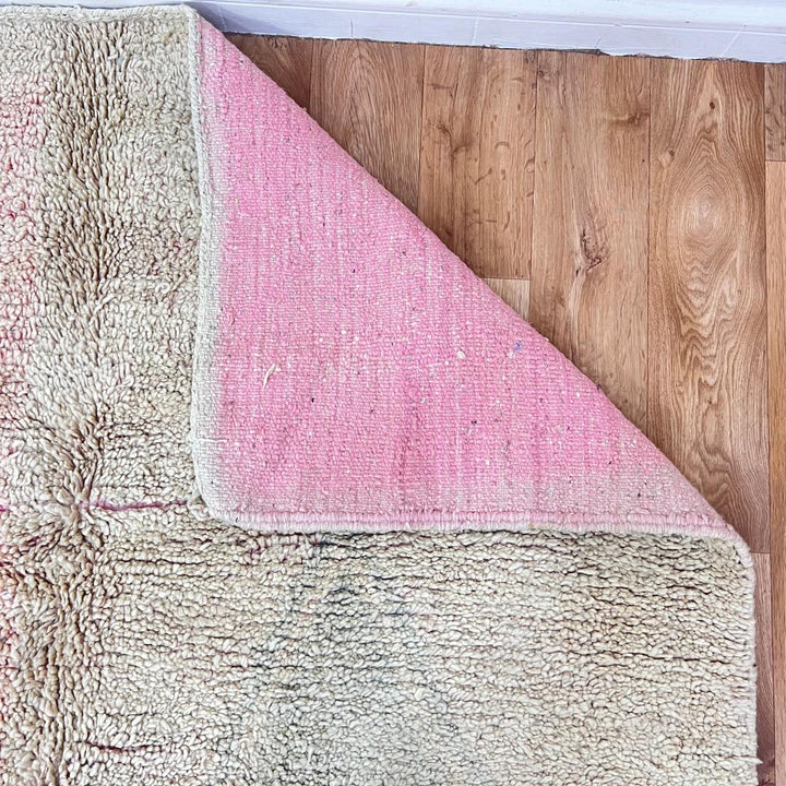 Vintage Moroccan wool rug 339 – handmade pastel beige and pink abstract design (265 × 156 cm).