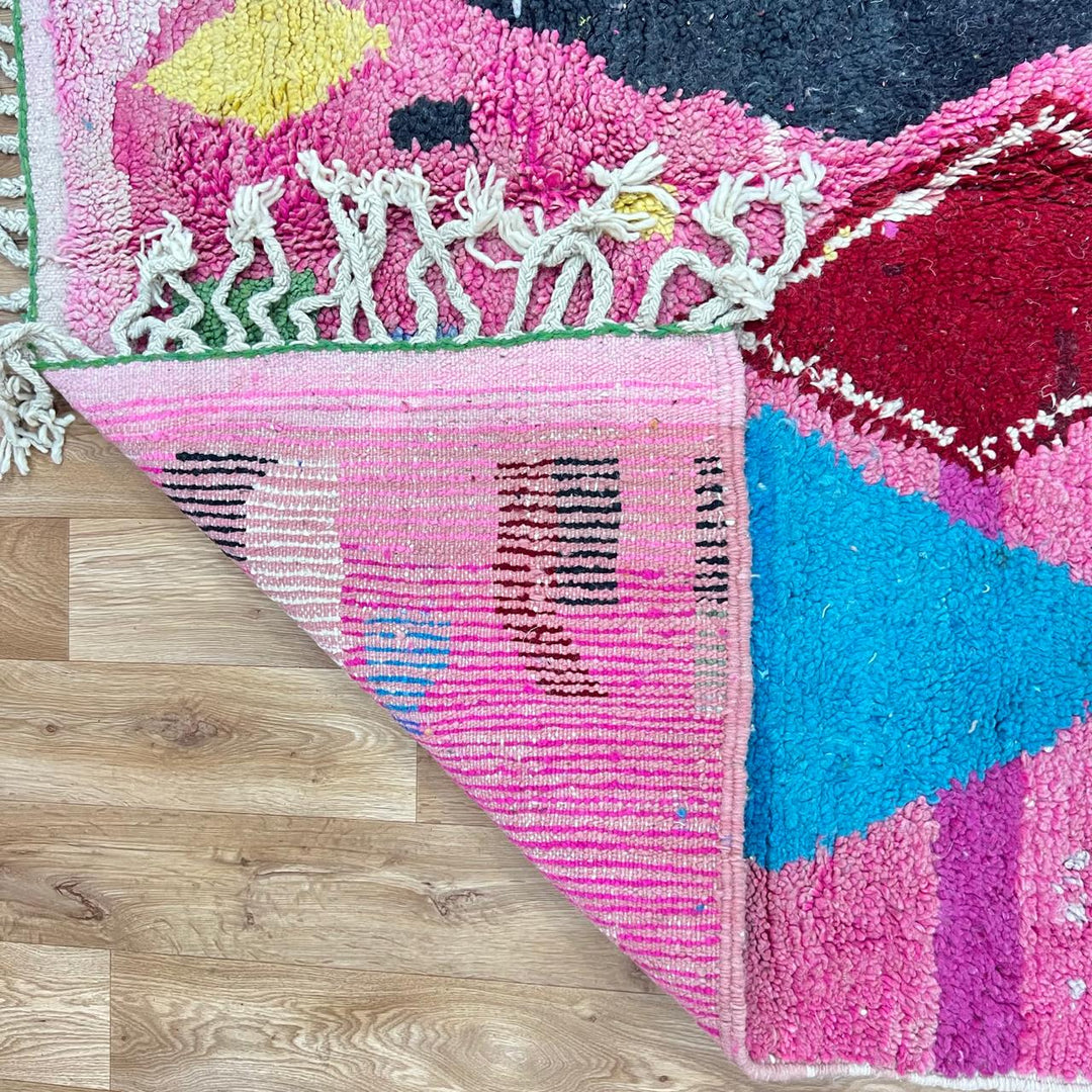 Vintage Moroccan wool rug 262 – handmade pink rug with colorful diamond abstract design (268 × 158 cm).